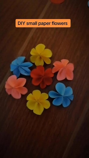 DIY small paper flowers #flowermaking #paperflower #artandcraft #diy#tiktokpromote