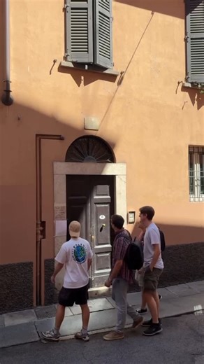 Ghost Pitùr | Chi ha visto, sa. Chi passa, sente. Amico mio, goditi tutti gli sguardi, te li meriti. 🖤 #ghostpitur | Instagram