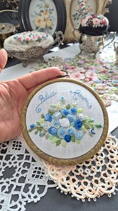 5.9K views · 622 reactions | Small hoop embroidery 殺瑱淋 with blue handmade roses design. A day of handembroidery on my table work. Pincushions, frames, embroidery hoops, table cloth, crochet lace, tatting lace and many more.The small embroidered hoop it will be today afternoon on my Etsy shop. #stickers | Sina Crafts | Facebook