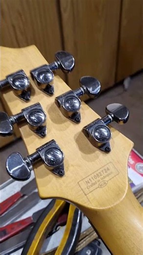Schecter Hellraiser Deluxe — Peso, Visual Sombrio e Timbre Brutal para Metal