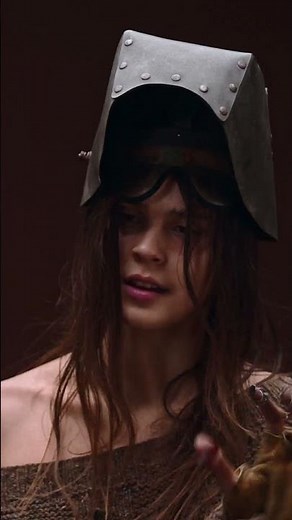 SOFIA ISELLA brings her razor-sharp wit on ‘The Chicken is Naked and Afraid’