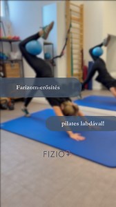 🔥 Farizom-erősítés Pilates labdával – haladó törzsstabilitással Ebben a 3 gyakorlatban nem csak a farizom dolgozik, hanem a törzs–medence kontroll is: a támaszláb térde végig lebeg, így a csípőstabilizátorok (glute med/min) és a core folyamatosan aktív. ✅ 1) Hátraemelés (térd lebeg) – glute max fókusz ✅ 2) Oldalra emelés – glute med/min medencestabilitás ✅ 3) Plank → csípőtolás → lábemelés – farizom vállöv core integráció 🔁 20 ismétlés / gyakorlat, majd oldalcsere 🎯 Kulcspontok: • medence mar