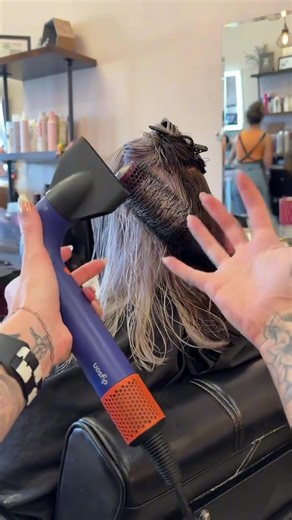 Scared of getting a round brush stuck in your hair? Yeah… we’re not doing hostage situations in 2026. Section prep is the difference between glide ✨ and panic 😵‍💫 Here’s exactly how I set my sections so my brush moves, polishes, and NEVER traps me. #savannahraehair #ergostylingtools @savannahraehair