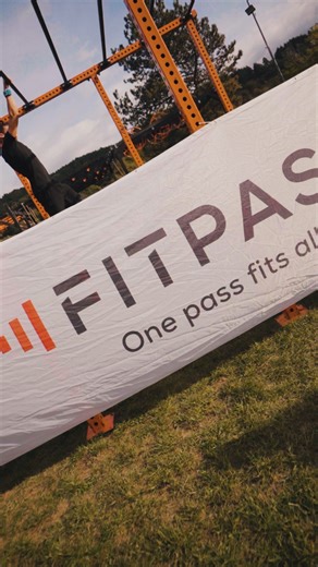 Ako ste bili tamo, znate koliko je bilo ludo, blatnjavo i nezaboravno. 💪😎 Invictus OCR Challenge na Fruškoj gori nije bio klasičan dan u prirodi. Više je bilo - trči, puzi, penji se, skači, smej se… Bio je to događaj za one koji vole izazove, ali i dobru ekipu i zabavu. 🥳 Mi smo bili tamo ne samo da navijamo, već i kao ponosni godišnji sponzor Invictus OCR sezone. 🙌🏻 | FitPass