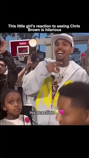 Chris Brown's reaction to seeing a little fan going crazy watching him, funny moment 😭😂💙 #shorts