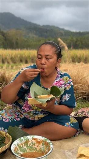 BANUNG GOMEZ on Instagram: "semanggi suroboyo BUMBU SEMANGGI - bawang puti - ⁠cabe merah - ⁠kencur - ⁠cabe rawit - ⁠ketela rambat - ⁠kacang tanah"