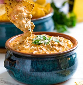 Chili Cheese Dip (Beefy Queso)