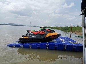 [Hot Item] Customized Modular Floating Dock Plastic Float Pontoon Boat Floating Dock Walk Bridge Pontoons Assembly for Sale