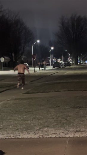 When your boyfriend runs down the block shirtless and sends some teenagers flying.. BEAR TF DOWN!!🐻⬇️ @Chicago Bears #beardown @Kovo