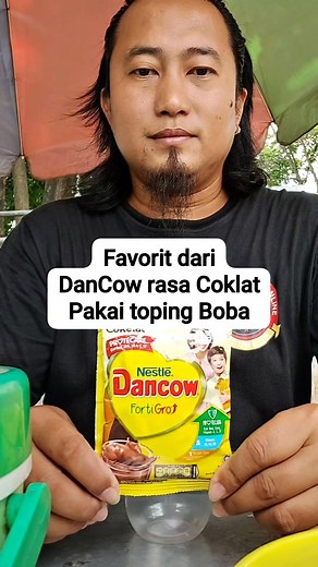 Favorit dari DanCow rasa Coklat pakai toping Boba... Cobain Yuuuk... #reel #resep #tutorial #viral #video #fyp #kuliner #Fbpro #jangkauan #minuman #DanCow #Coklat #esdawetirengjj | Heru Airu Juventini
