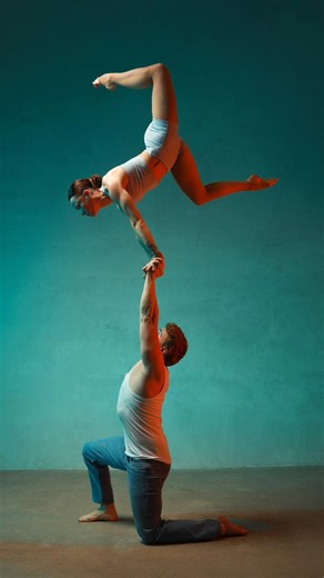 🇺🇦 Model poses for photoshoot📸 5 Acrobatics.