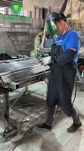 How Is a Strong Wire Mesh Gate Built?