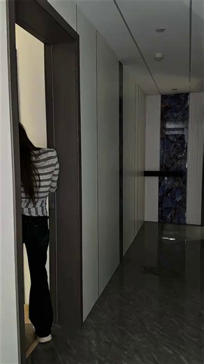 黑色皮夹克