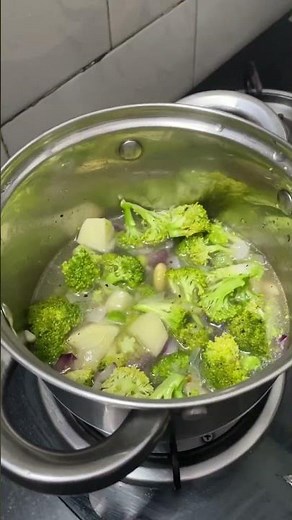 I Didn’t Expect Broccoli Soup to Be THIS Good 🥦🍲