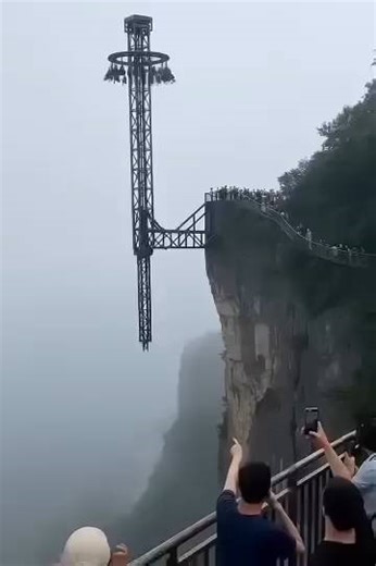 🚨 Breaking: Bridge carrying people high above suddenly collapses — full video in comments 👇👇 | Funny Video Mercedes Benz