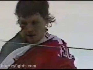 Crowder wins Probert in their first fight, 1990/1/4 (Bloody fight)