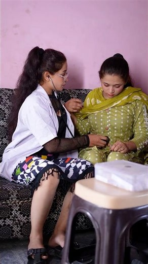 A disabled duckling helps his cat friend 🐥#duckrescue #cuteanimals #animalrescue