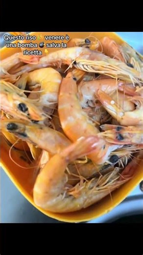Riso Venere con Zucchine, Gamberi e Pomodorini: un primo piatto elegante e facile!