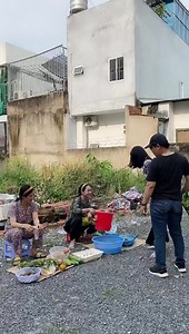 17M views · 10K reactions | Nguyệt thảo mai đi chợ mua cua thế này thì kinh rồi  Mọi người yêu thương cho e 1 cái theo dõi kênh chính chủ của em nha !❤️ #NguyệtFake | Nguyệt Fake | Facebook