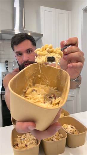 Cameron Dukes on Instagram: "Creamy bacon, chicken, ranch pasta Makes 7 meals 480 calories 45g protein 35g carbs 13g fats Ingredients list 3lbd chicken breast 2 cups chicken broth 1 ranch packet 8 ounces 1/3 fat cream cheese One entire pack of beef bacon 1 bag that reduced cheddar cheese Directions Follow the video pretty self-explanatory #mealprep #highproteinmeals #EasyRecipe #macrofriendly"