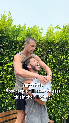 Juergen Horn on Instagram: "Watch closely. This is a tongue pull release and it changes everything upstream and downstream. The tongue connects into the jaw, throat, vagus nerve, cervical spine, pelvic floor all the way to large toe. When it’s tight, the nervous system stays alert. No amount of stretching fixes that. This isn’t force. It’s traction + breath + safety. What usually happens after: • spontaneous swallowing • deeper breath • jaw melting • neck softening • emotional release 60 seconds