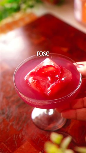 Sanjana Das on Instagram: "Rose Strawberry Ice Cube 🧊 This Valentines serve something special to your loved ones with this cute addition🤪 So make your celebrations cuter, fancier and special with these cubes ✨ Recipe: Ingredients: 4 strawberries sliced in rounds Water for the ice cube For the drink: Rose or strawberry syrup Sparkling water or normal Lemon juice Edible glitter (optional) Liquid of your choice to spike it with. Slice the strawberries one rounds. In silicone square ice cube tray/