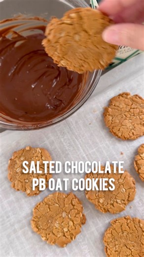 Salted Chocolate Oat Cookies are one of my favorites! A cookie I feel good about devouring! This recipe is simple and can be done with any nut/seed butter. They are perfectly crisp and chewy. A cookie staple for sure! Save this recipe and let me know if you bake a batch! 😋 Salted Chocolate Oat Cookies - Mix together 3/4 cup of oats, 1 cup of peanut butter or any nut/seed butter, 1/2 cup white sugar, 1/2 cup brown sugar, 1 tsp baking soda, 1 egg and 1 tsp vanilla. Scoop 1 tbs sized balls and bak