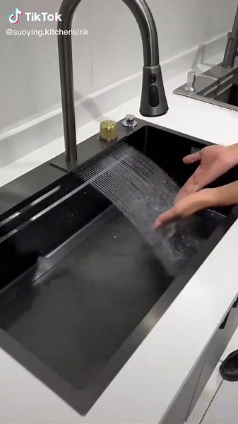 #kitchensink #Stainlesssteelhandmadesink #nanoblack #rainwatergutter #waterfallsink