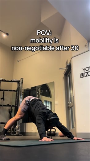 Mobility After 30 — Part 1: Your T-Spine Most people think back pain just “comes with age.” It doesn’t. It comes from a stiff spine and years of not moving it. Your T-spine (upper back) is responsible for rotation, posture, and helping your hips and shoulders move properly. When it gets locked up from sitting all day: • your back starts hurting • your shoulders tighten • your posture collapses • your athleticism disappears A strong, mobile spine determines how you age. That’s why I treat mobilit
