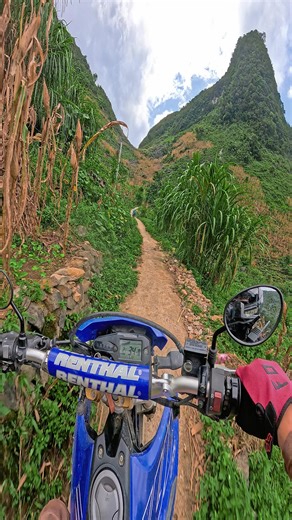Vietnam Dirt Bike Adventure 2026 🔥 Cool weather, wild trails, and a crew that lives for the dirt. 📍 North Vietnam | 🔗 Book now | 𝐕𝐢𝐞𝐭𝐧𝐚𝐦 𝐌𝐨𝐭𝐨𝐫𝐜𝐲𝐜𝐥𝐞 𝐓𝐨𝐮𝐫𝐬