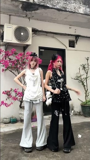 Black & White Outfits: Ultimate Y2K Style Guide