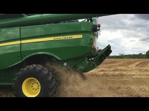 Closeup Footage of the 2018 John Deere S770 Combine | Harvesting Wheat