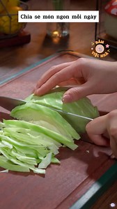 1.4M views · 10K reactions | Sau này bạn đừng ra ngoài mua bữa sáng nữa Giống như tôi đây Làm một cái bánh trứng rau thanh mát đủ dinh dưỡng | Dạy Nấu Ăn Ngon | Facebook