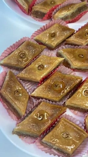 Baklawa Algérienne traditionnelle✨ 🍯 #ramadan #arabicfood #northafrican #foodtiktok #recette #ramadan2021 #baklava #baklawa #fyp #pourtoi