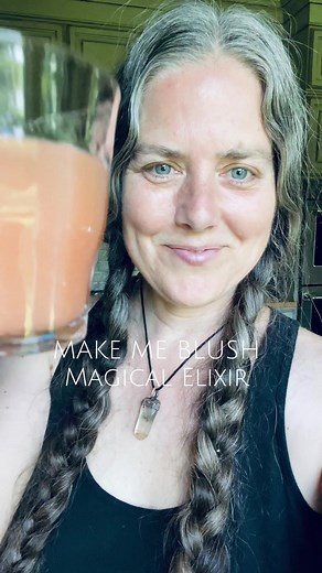 Ruby red grapefruit elixir makes me blush… and here’s why 🌺✨ It’s more than just a pretty juice—this citrus beauty is one of the most cleansing, energizing, and skin-loving fruits in nature. When I drink it fresh, on an empty stomach, I literally feel the difference—inside and out. Here’s why this elixir is a staple in my holistic routine: 🍊 Supports Liver Detox – Bitter compounds like naringin stimulate gentle cleansing 💖 Glows Up Your Skin – High in vitamin C antioxidants for collagen & ski