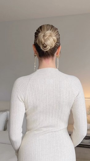 Alex Gaboury on Instagram: "Sofia Richie’s rehearsal hair tutorial.👰🏼🕊💍 Thank you @kathleen_hair for sharing all the details of @sofiarichiegrainge’s timeless bridal updo. Products @unite_hair Blonda Oil @got2b Glued Gel #sofiarichie #sofiarichiewedding #weddinghair #weddinghairstyles #bridalupdo #updo #bridalhairstyle #unitehair #got2b Sofia Richie, Sofia Richie Hair, Sofia Richie Wedding Hair, Sofia Richie Rehearsal Hair, Sofia Richie Updo, Sofia Richie Bun, Sofia Richie Hairstyle, Sofia R