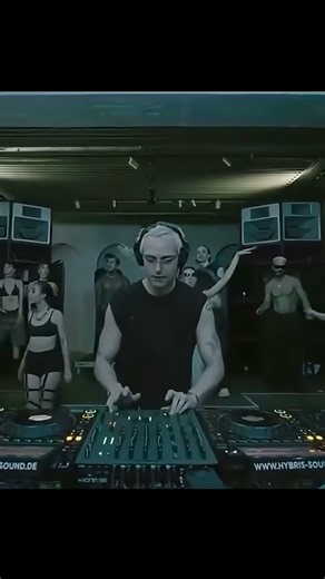 Girl Rave #rave #technomusic #techno #hardtechno #ravers #emotional #acid🔥