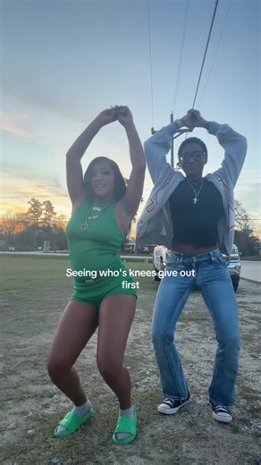 Who Can Hold Out the Longest? Knee Challenge with Friends