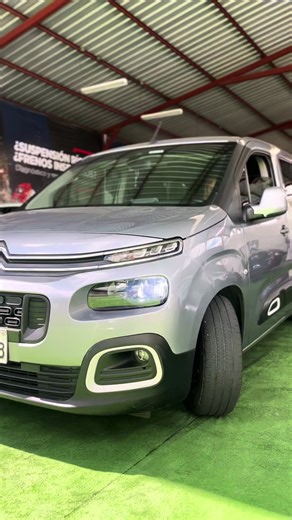 🚌🔥 Citroen Berlingo Multispace año 2021 ✅ Transmisión manual ✅ Motor 1.6 ✅ Color plateado ❄️ Aire acondicionado ✅ Vidrios eléctricos ✅ 3 filas de asientos ✅ Capacidad para 7 pasajeros 👨🏻‍💼 Unico dueño 📲 0️⃣9️⃣8️⃣8️⃣0️⃣8️⃣5️⃣3️⃣8️⃣6️⃣ #citroen #berlingo #ventadeautos #autosenventa #vehiculos