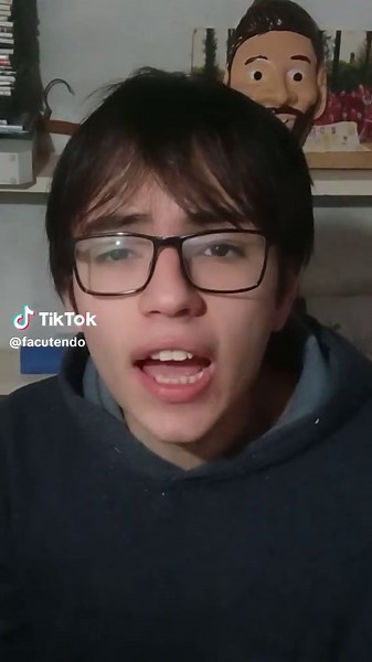 Leyendo Comentarios Graciosos en Video