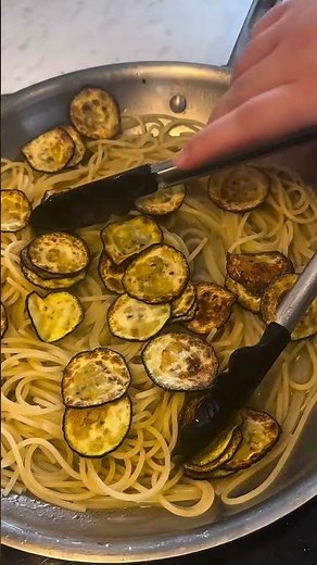 How To Make Stanley Tucci’s Favourite Pasta 🍝