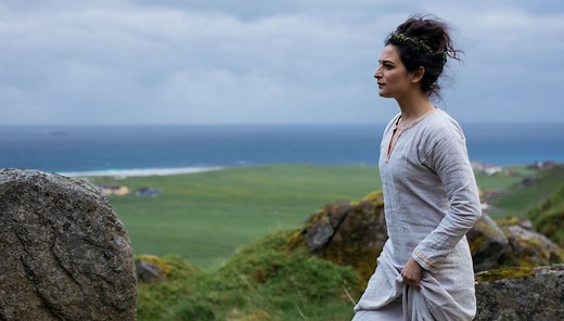 ‘The Sunlit Night’: All quirk and no play makes for a pretty dull indie comedy