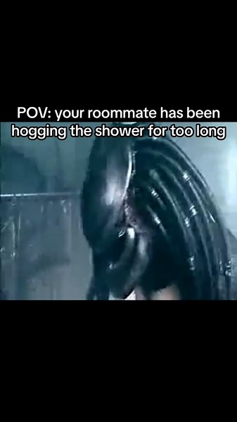 How the real alien vs predator started 😭 #fyp #funny #relatable #meme #memes #alienvspredator #joke #roomate #roomates #roomateproblems #relatablememe #shower