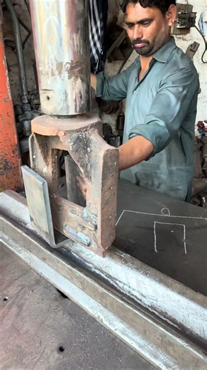 Iron Strip Bending Into U Shape With 5 Ton Heavy Pressure of Hydraulic Press Machine #hydraulicpress