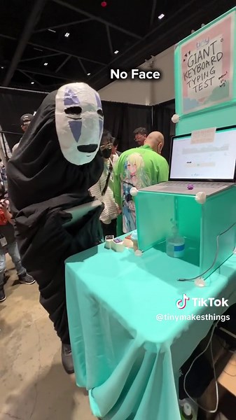 giant keyboard typing test.. at an anime convention #fanime #cosplay