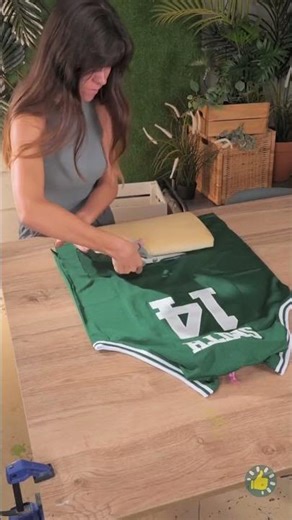 Buat tas ransel keren dari kaos jersey lama 🎒