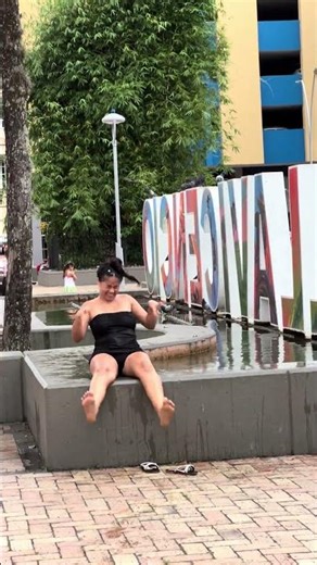 La piscina 🏊 divertida 🤩 #humor #divertido #comedia #bromas