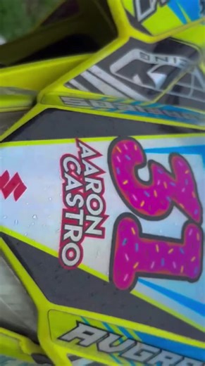 🏍️🔥 La trayectoria legendaria del LTR 450 en el mundo del FMX 🚀💥 Cuando hablamos de Freestyle Motocross (FMX), la innovación, la técnica y el estilo se combinan para crear un espectáculo que desafía la gravedad y los límites humanos. En este contexto, el LTR 450 ha dejado una huella imborrable, convirtiéndose en uno de los quads más icónicos y preferidos por riders que buscan potencia, maniobrabilidad y confiabilidad para hacer las maniobras más atrevidas. 🌟 ¿Por qué el LTR 450 es un refere