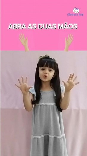 Música infantil, fecha uma mão, abre a outra mão! Maria Clara #musicainfantil #shorts #criança