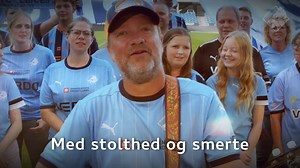 Den inkarnerede Randers FC-fan, Per Bilici, hylder klubben med en ny sang 💙 🎤 Hos Randers FC ønsker vi hele tiden at forbedre stadionoplevelsen og danne rammerne for en god fodboldoplevelse – både for fans og spillere. Derfor har vi sammen med de stemningsskabende Randers FC-fans på Nordtribunen aftalt, at vi fremover vil synge med på omkvædet af den nye sang umiddelbart inden kickoff, når vi spiller på Cepheus Park Randers. Skal du øve dig inden kampen på fredag? 💥 Så kan du lære omkvædet he